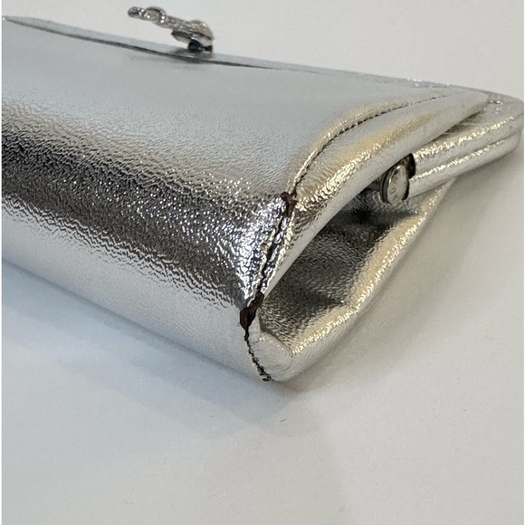 🌟HP🌟VTG 1950s-60s Silver Vinyl Decorative Lift Clasp Evening Bag - Picture 14 of 14